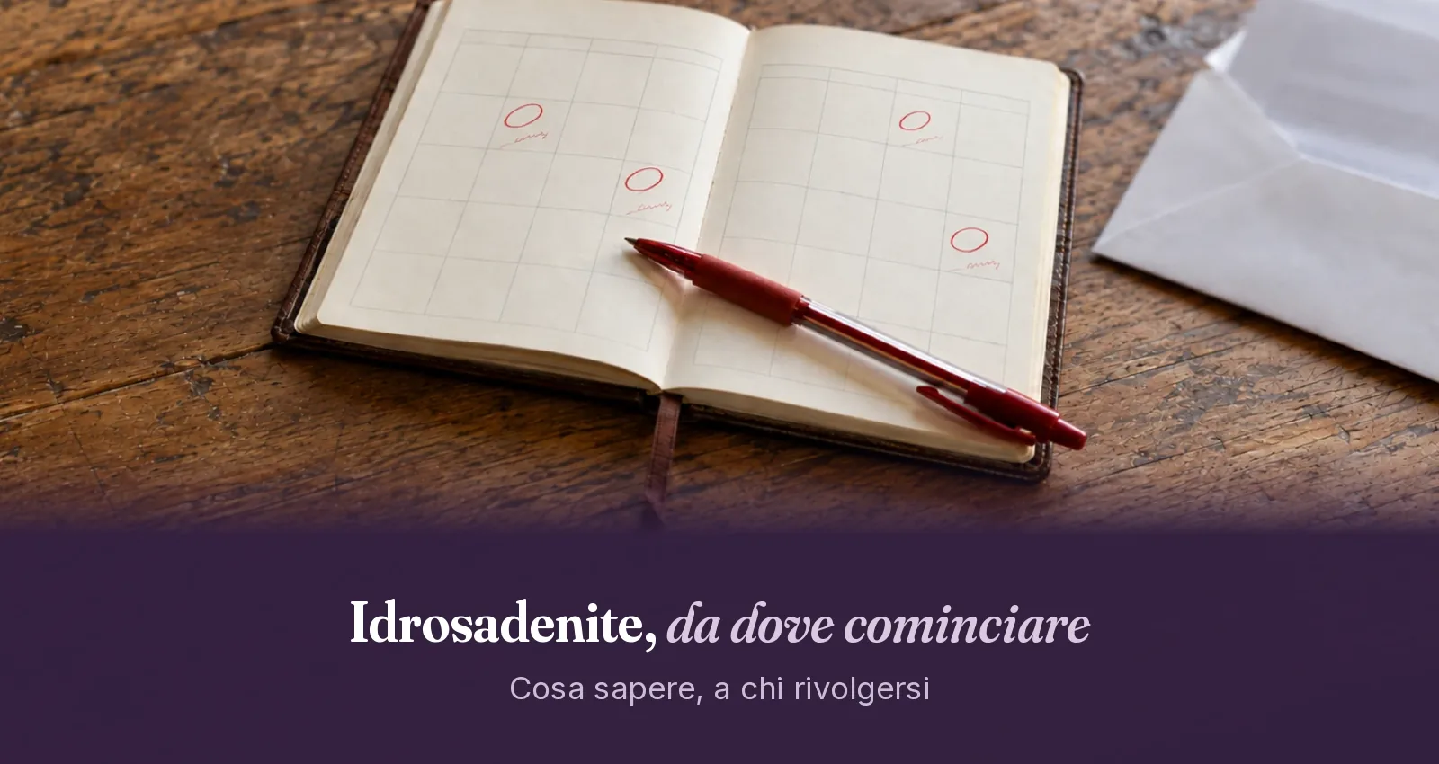 Agenda tascabile aperta su un tavolo di legno, con quattro giorni del mese cerchiati a penna rossa e una busta con l'impegnativa accanto